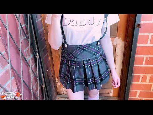 ❤️ Школачы Сосут анын Дик терең жана трахает ордуна класстар. ❌ Секс видео боюнча бизде