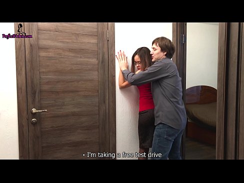 ❤️ Сексуалдуу риэлтор квартирасын сатууда кискасын сезгичтик менен жулкулдатат жана батири - Krempai ❌ Секс видео боюнча бизде